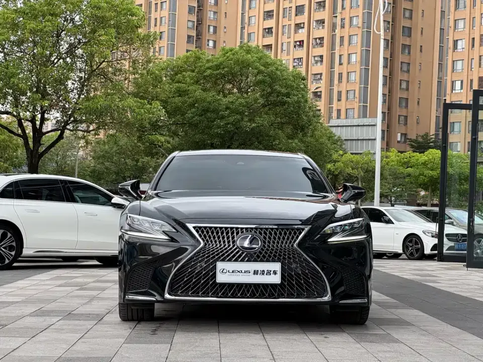 Lexus LS