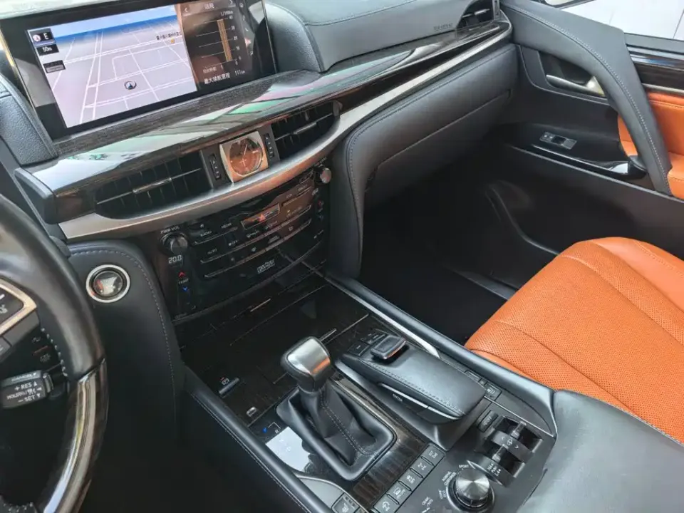 Lexus LX