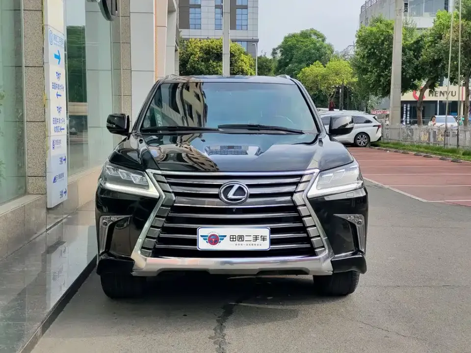 Lexus LX