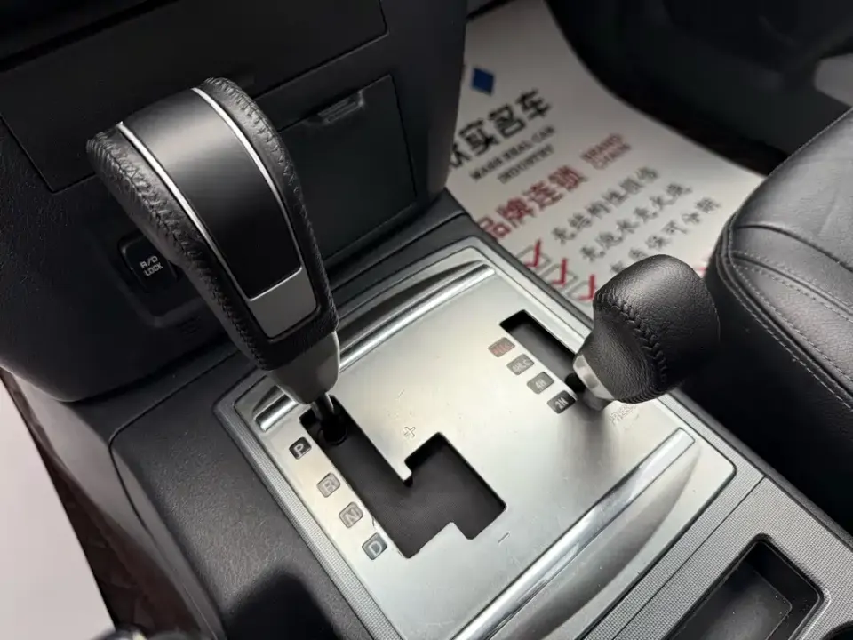 Mitsubishi Pajero (Import)