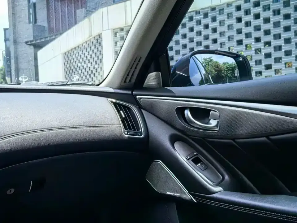 Infiniti Q50L