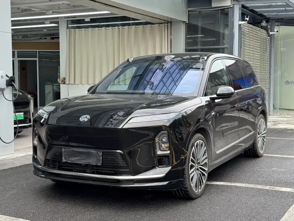 Nio ES8