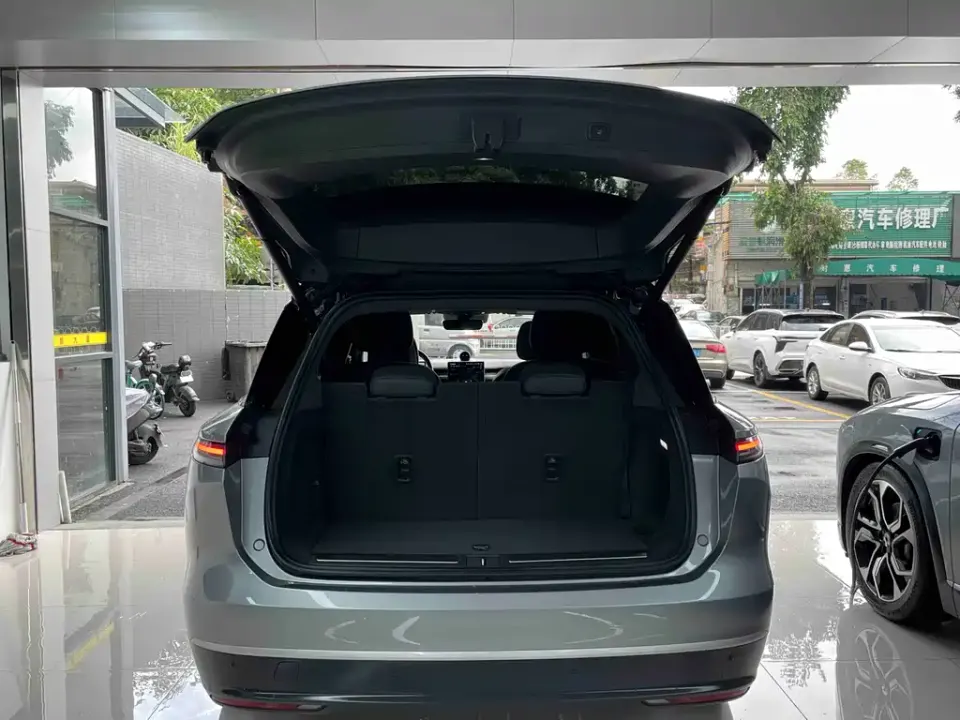 Nio ES8