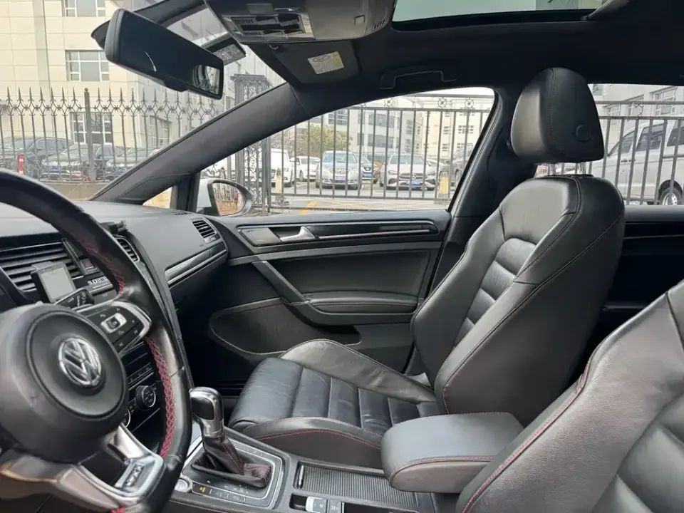 Volkswagen Golf GTI