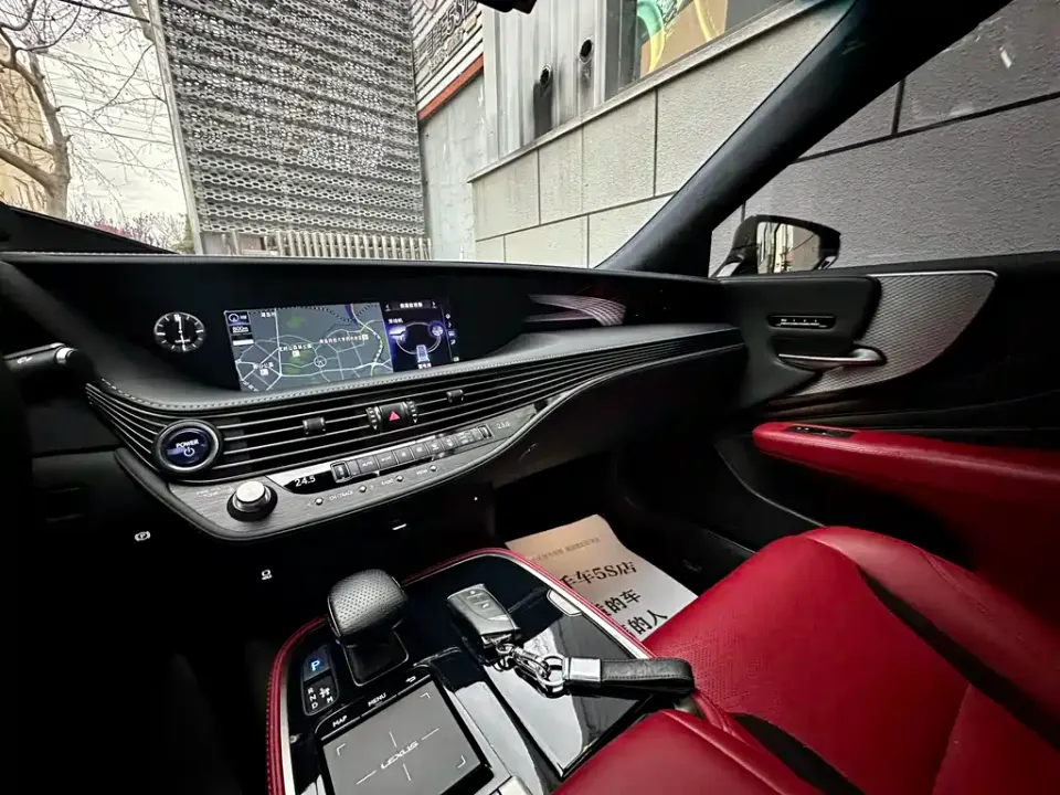 Lexus LS