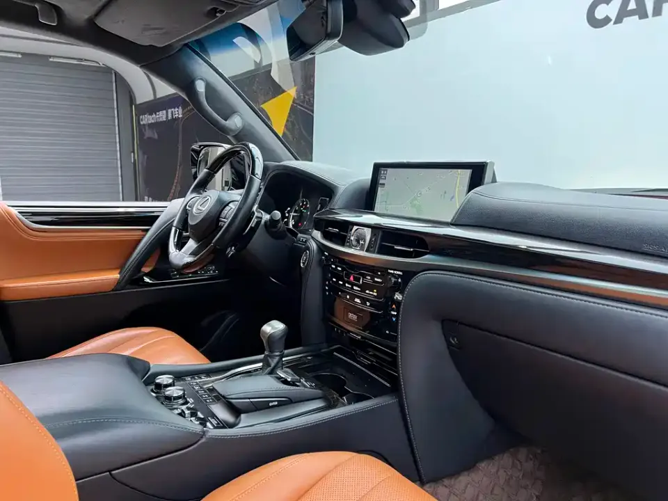 Lexus LX