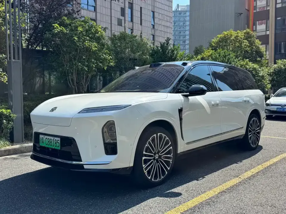 Nio ES8