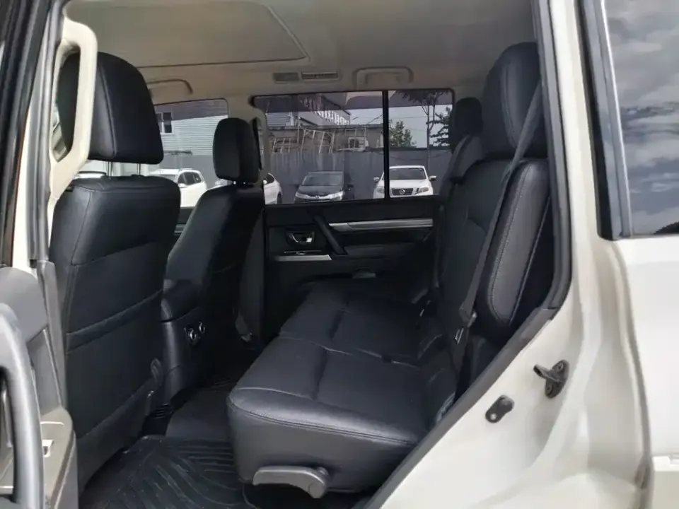 Mitsubishi Pajero (Import)