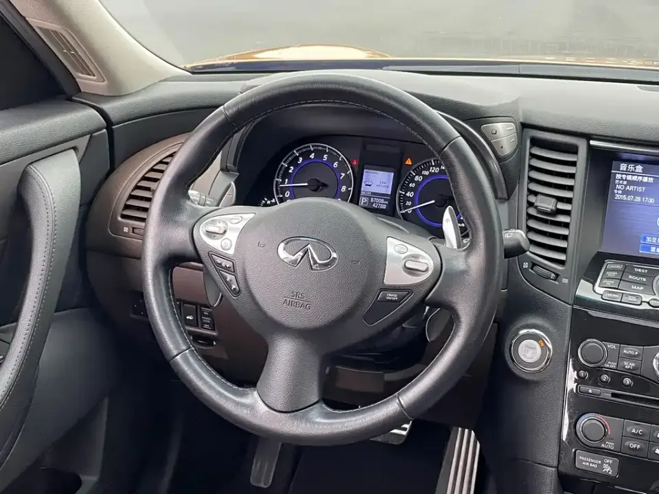 Infiniti QX70