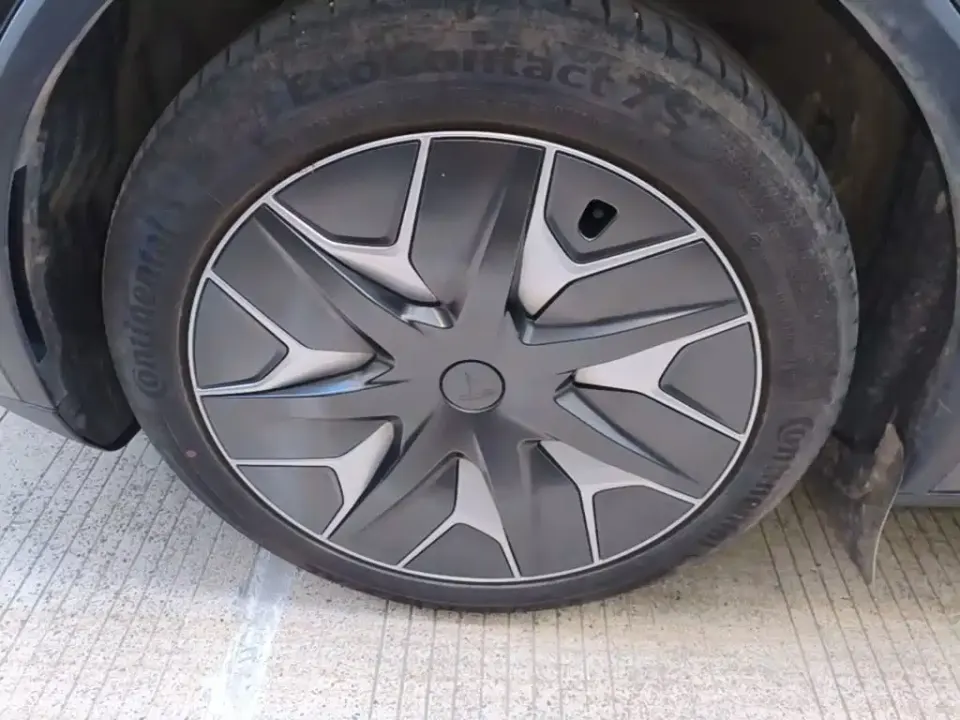 Tesla Model Y L