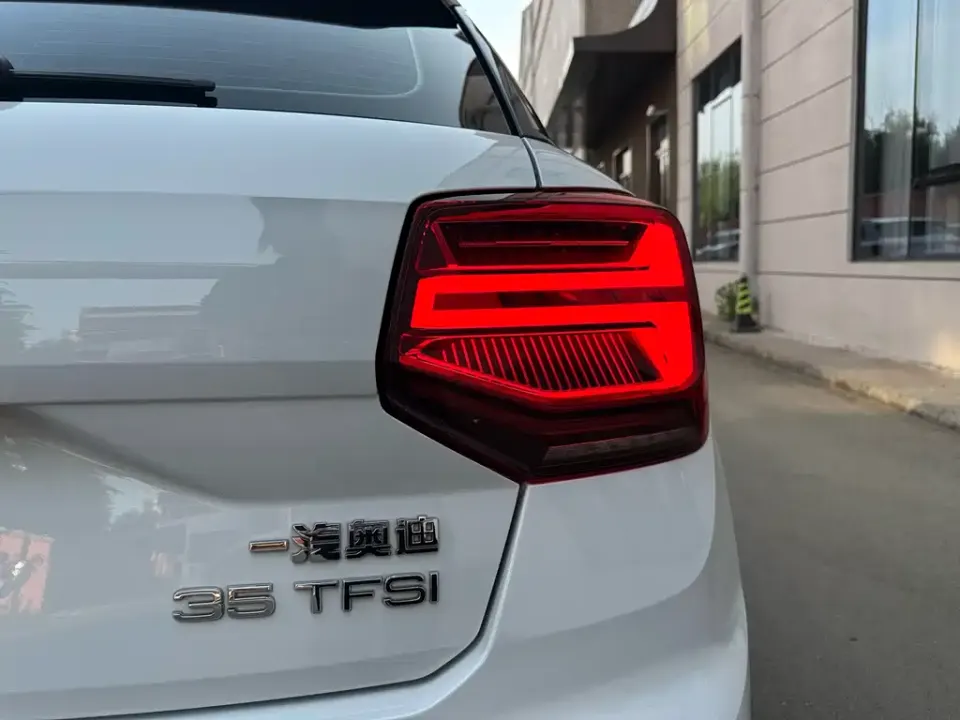Audi Q2L