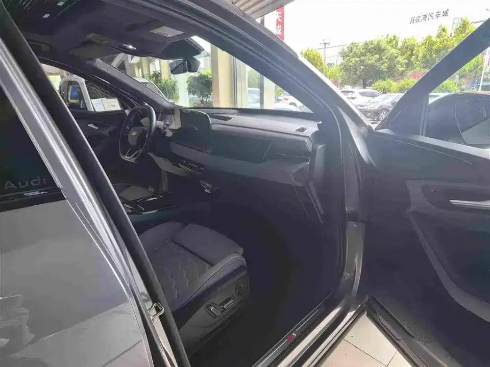 Audi Q6L e-tron