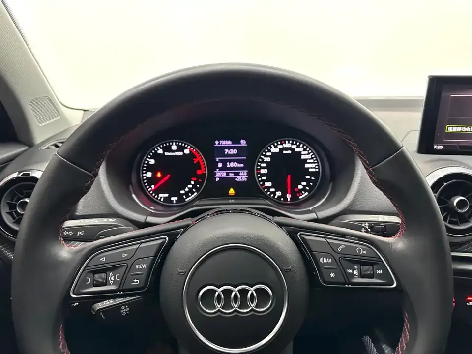Audi Q2L