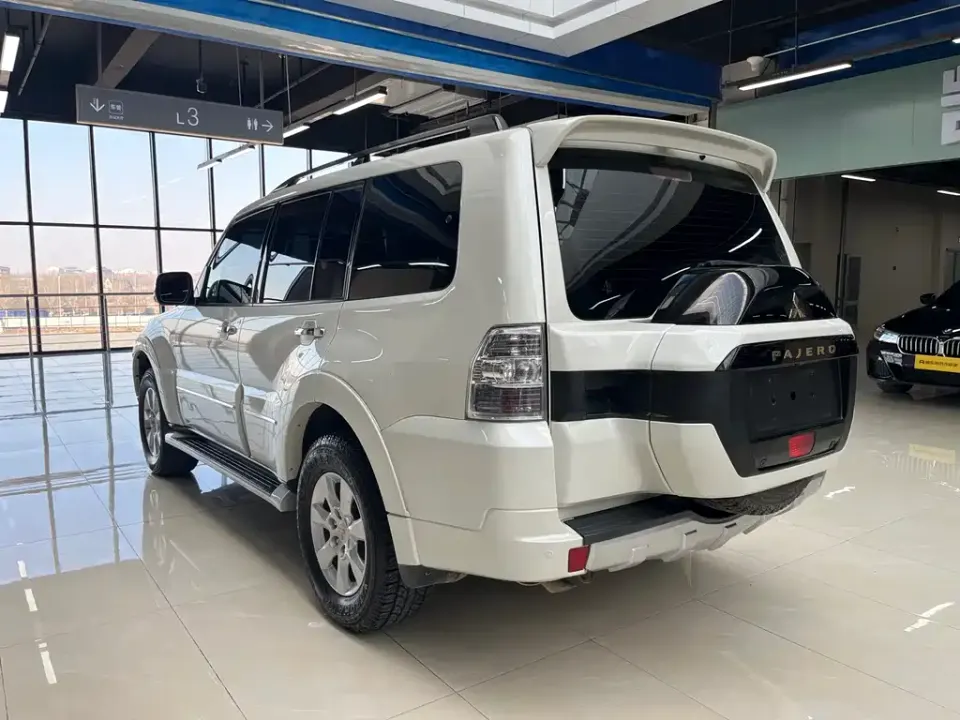 Mitsubishi Pajero (Import)