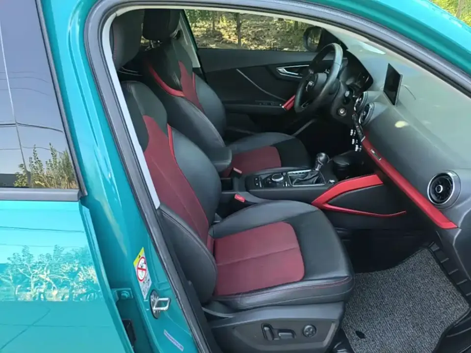 Audi Q2L