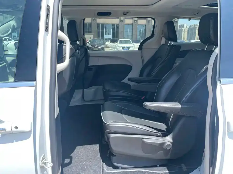 Chrysler Grand Voyager PHEV (Import)