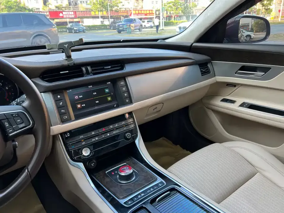 Jaguar XFL