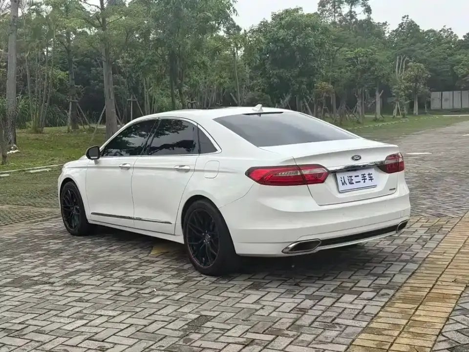 Ford Taurus