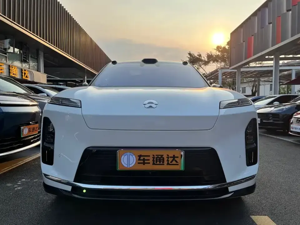 Nio ES8