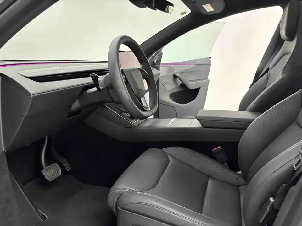 Tesla Model Y L