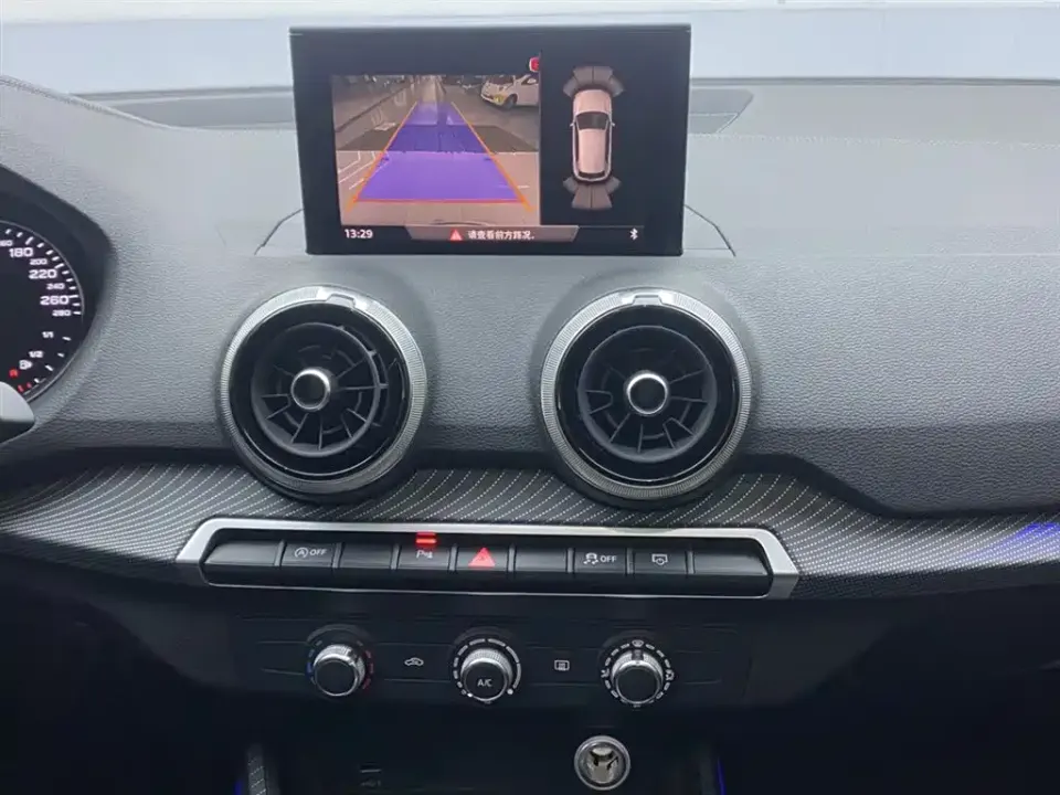 Audi Q2L