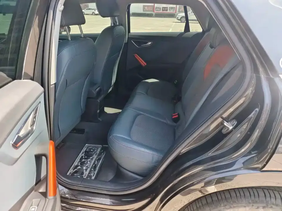 Audi Q2L