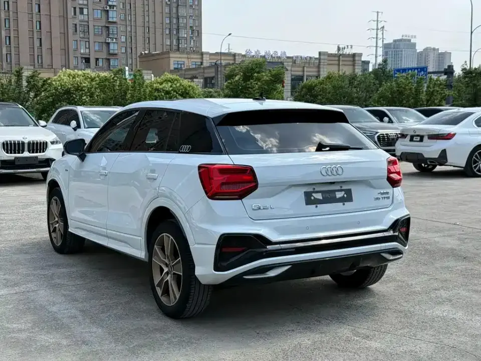 Audi Q2L