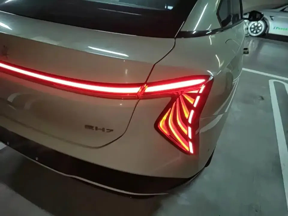 Hongqi Hongqi EH7