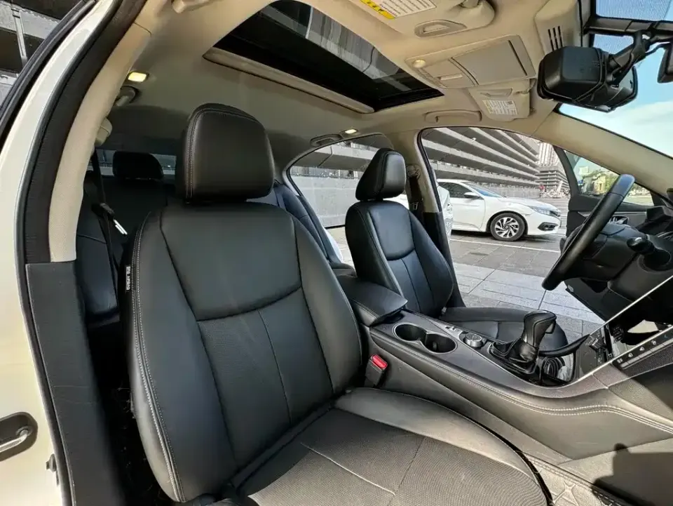 Infiniti Q50L