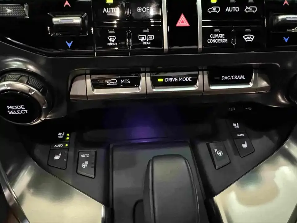 Lexus LX