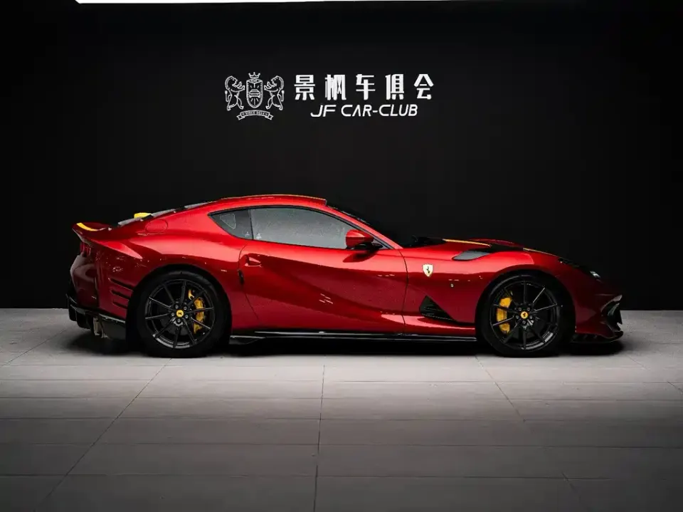 Ferrari 812