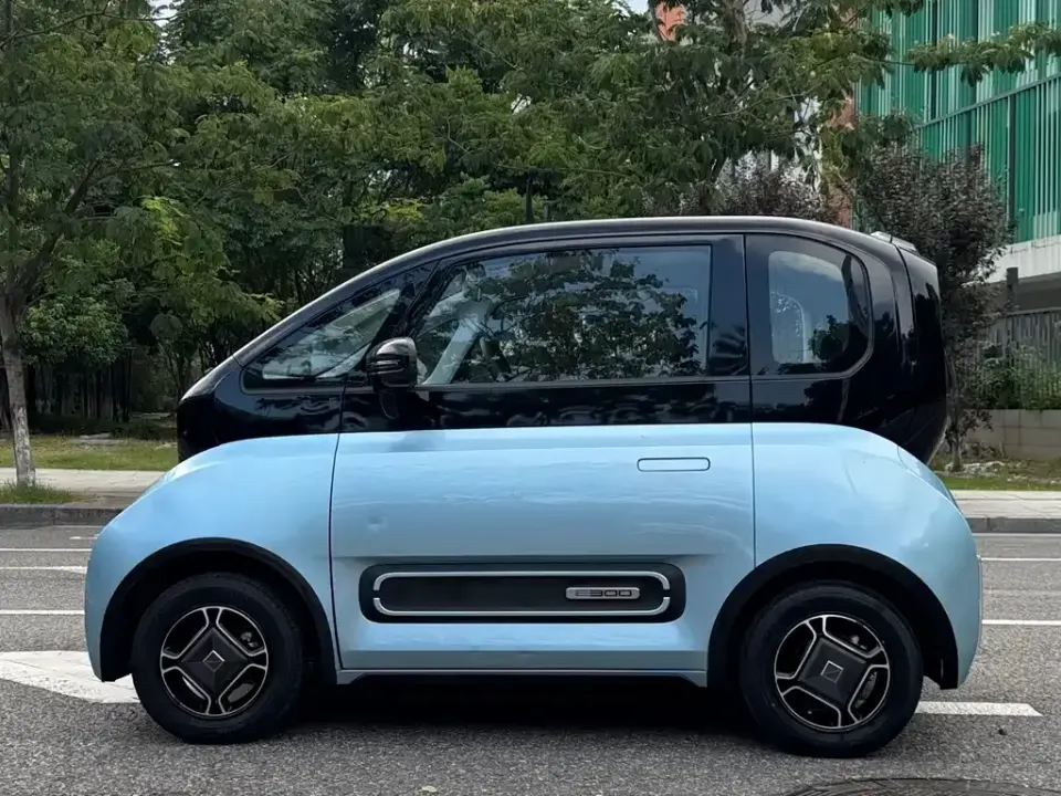 Baojun E300