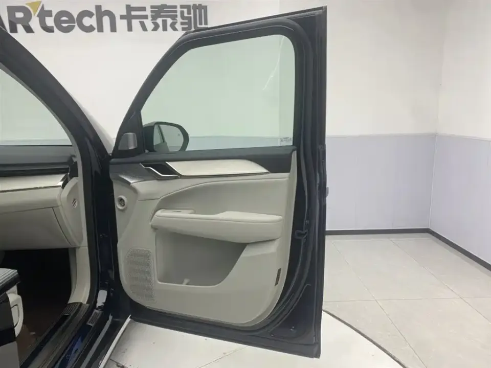 Volvo EM90