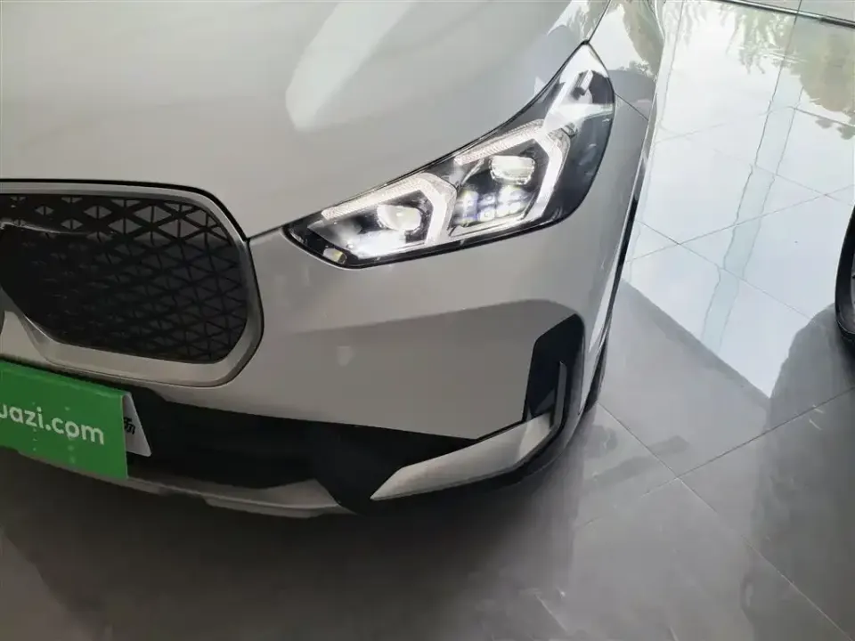 BMW iX1