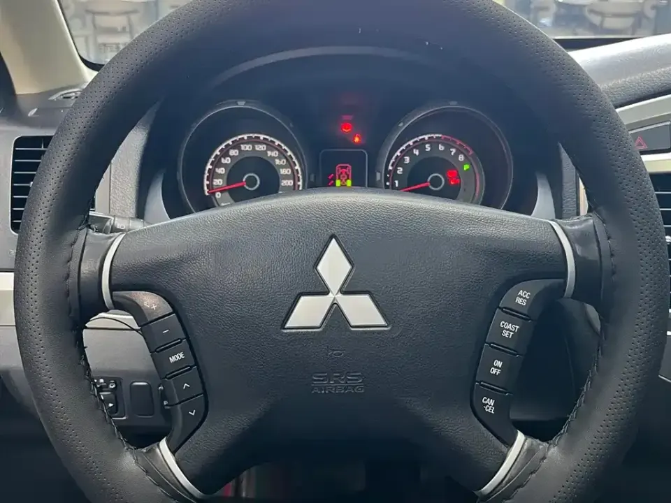 Mitsubishi Pajero (Import)