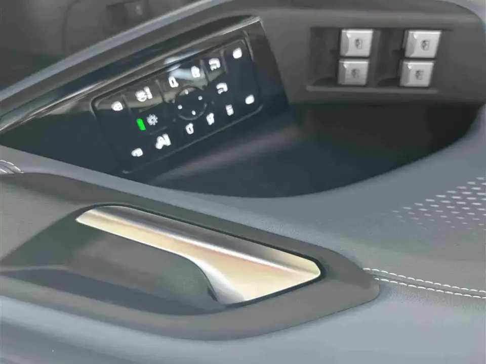 Audi Q6L e-tron