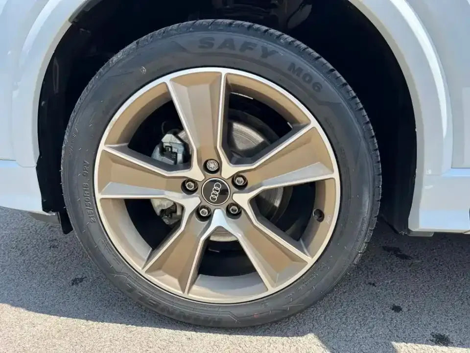 Audi Q2L