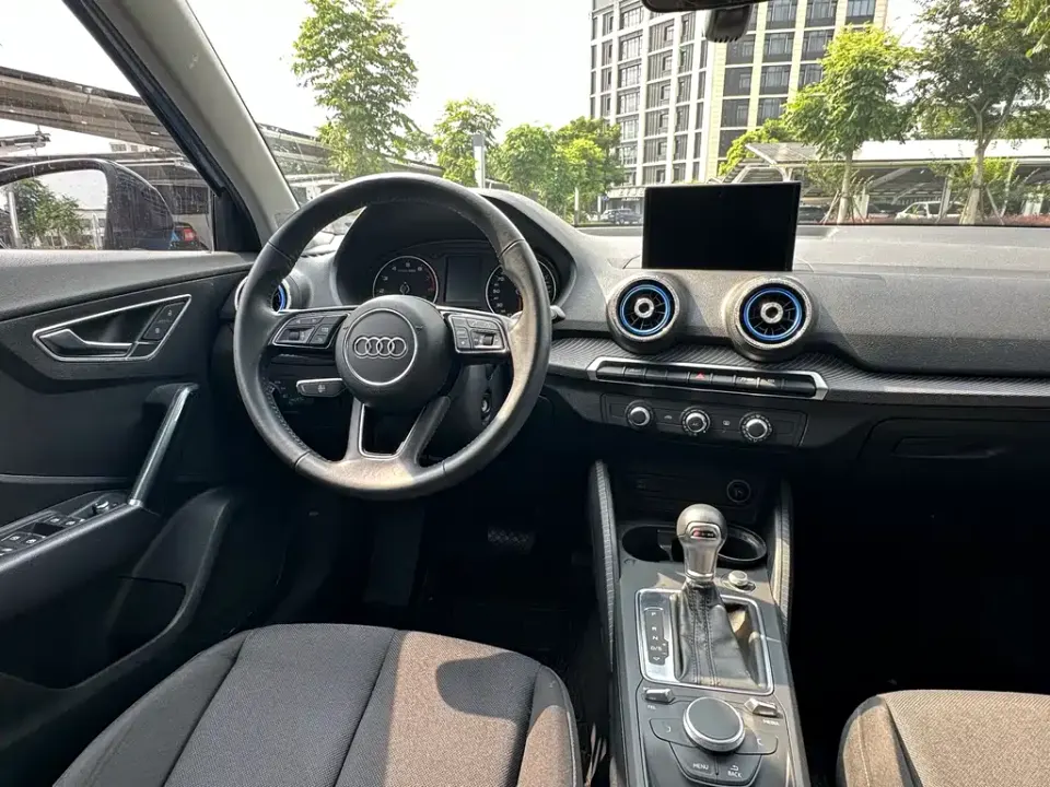 Audi Q2L