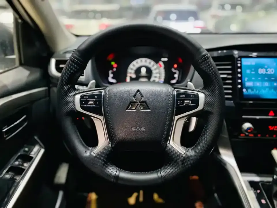 Mitsubishi Pajero Sport (Import)