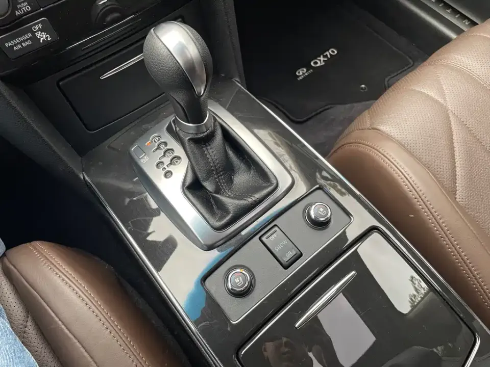 Infiniti QX70