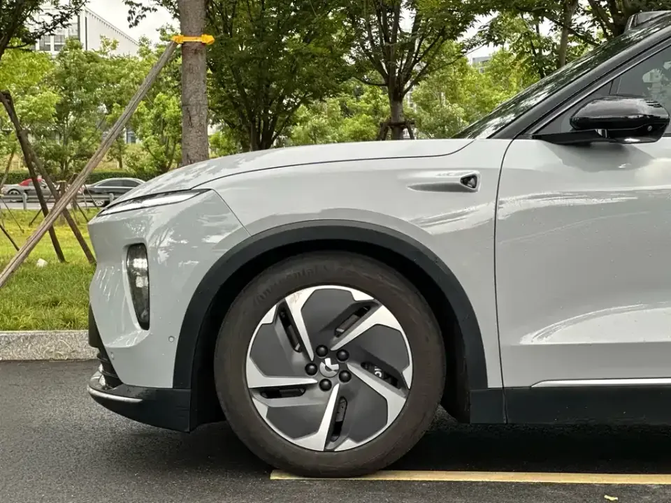 Nio ES8