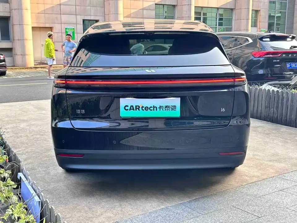 Li Li i6
