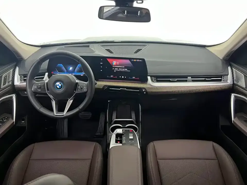 BMW iX1