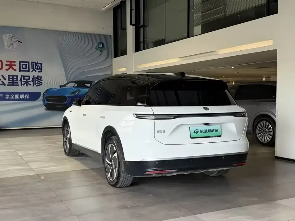 Nio ES8