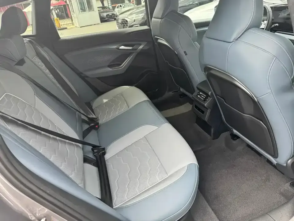 Audi Q6L e-tron