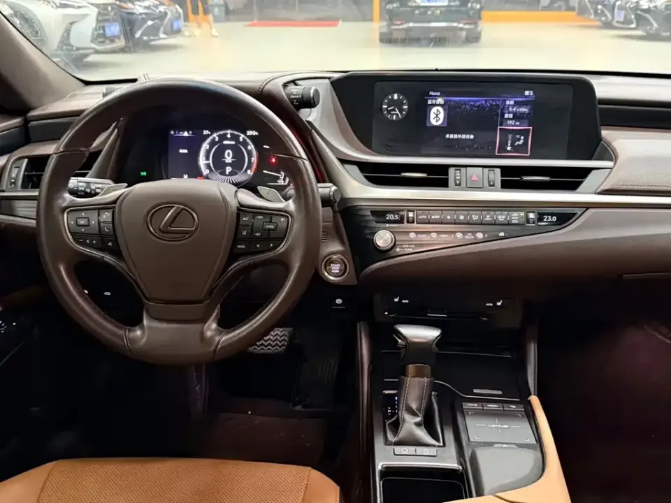 Lexus ES