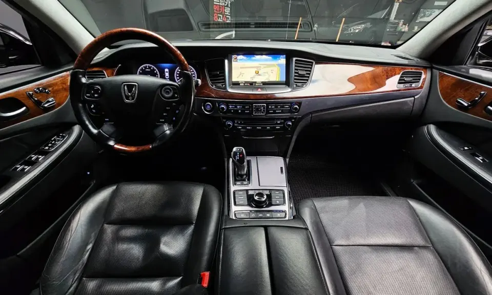 Hyundai Equus