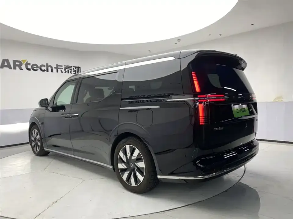 Volvo EM90