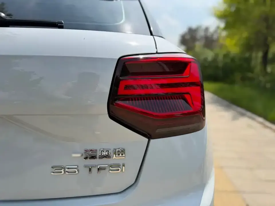 Audi Q2L