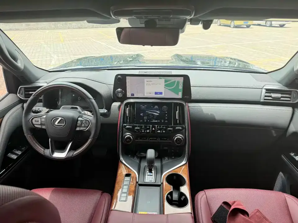 Lexus LX